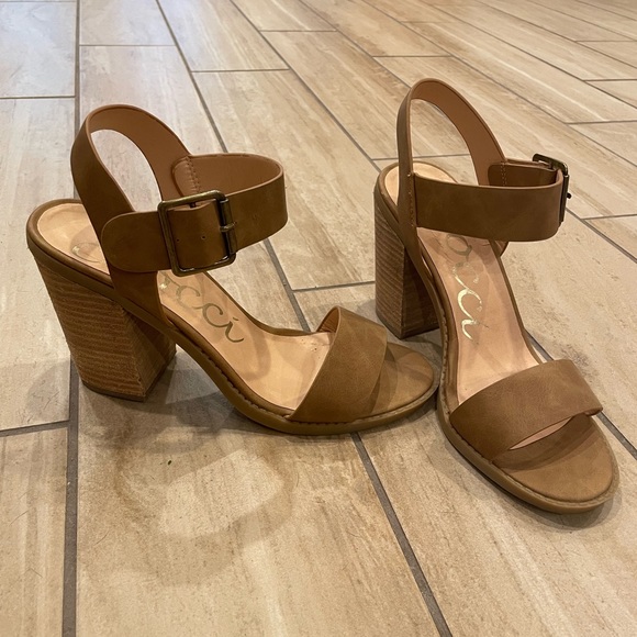 Like new tan heels - Picture 1 of 7